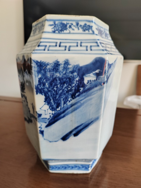 古玩陶瓷青花山水人物紋六方瓶，注意一下品相真品鑒賞圖