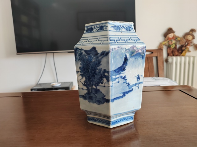 古玩陶瓷青花山水人物紋六方瓶，注意一下品相真品鑒賞圖