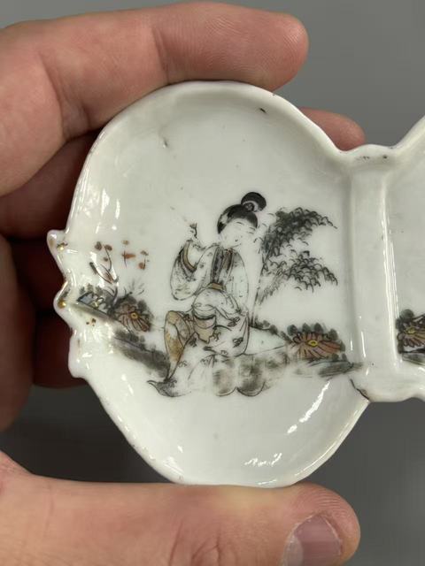 古玩陶瓷民國 粉彩桃花仕女桃形洗真品鑒賞圖