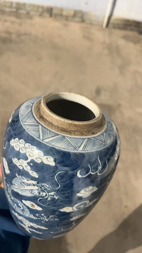 古玩陶瓷龍紋青花罐真品鑒賞圖