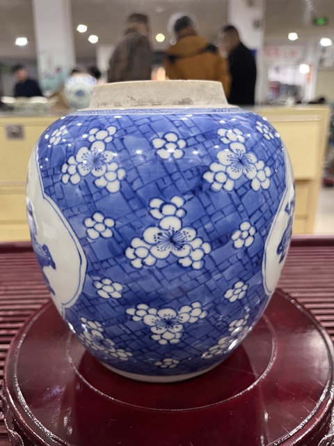 古玩陶瓷青花開光博古圖罐真品鑒賞圖