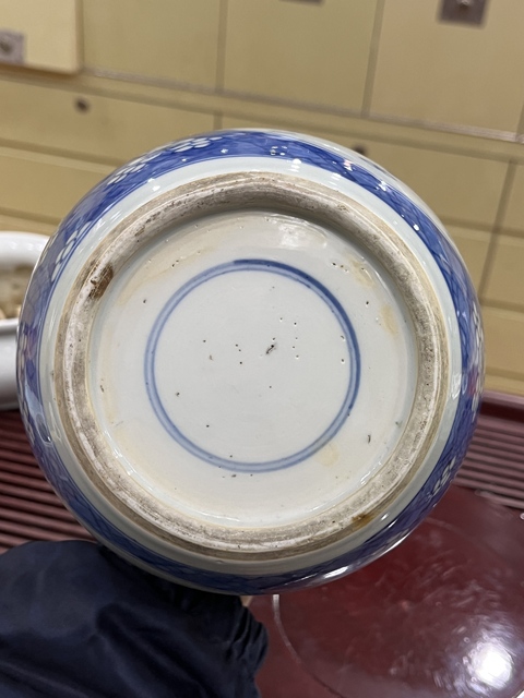 古玩陶瓷青花開光博古圖罐真品鑒賞圖