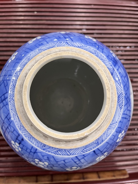 古玩陶瓷青花開光博古圖罐真品鑒賞圖