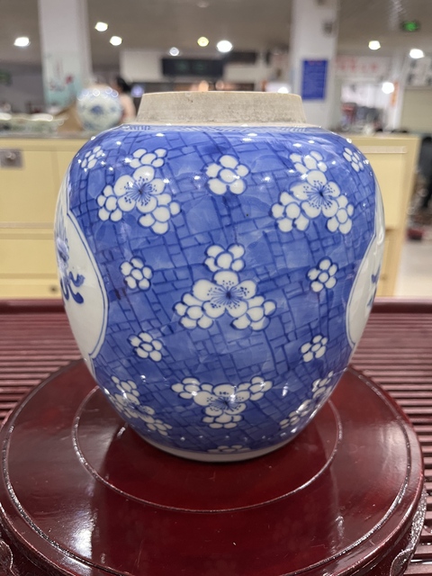 古玩陶瓷青花開光博古圖罐真品鑒賞圖