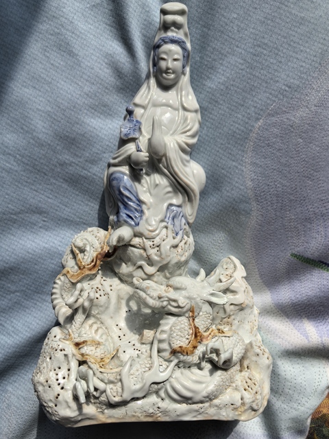 古玩陶瓷觀音塑像真品鑒賞圖