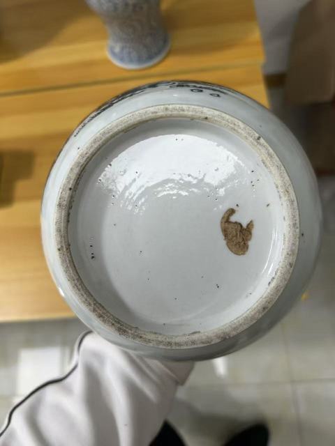 古玩陶瓷山水紋墨彩礬紅錐把瓶真品鑒賞圖