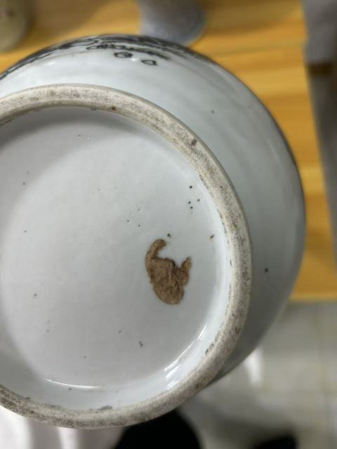 古玩陶瓷山水紋墨彩礬紅錐把瓶真品鑒賞圖