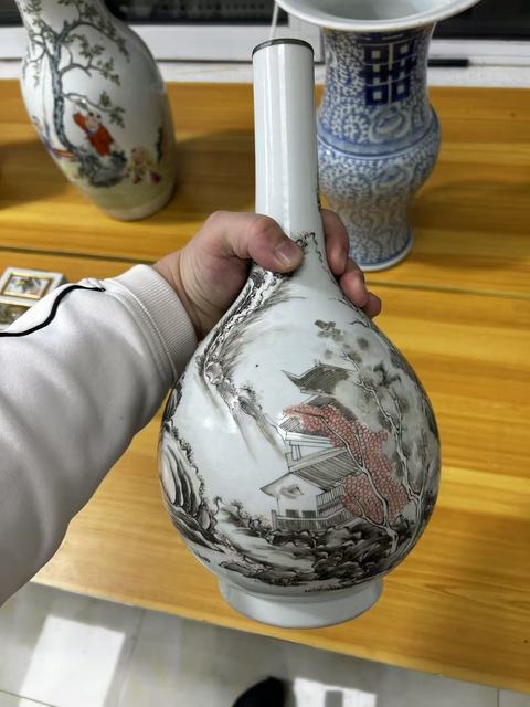 古玩陶瓷山水紋墨彩礬紅錐把瓶真品鑒賞圖