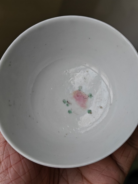 古玩陶瓷一鳴驚人粉彩小碗真品鑒賞圖