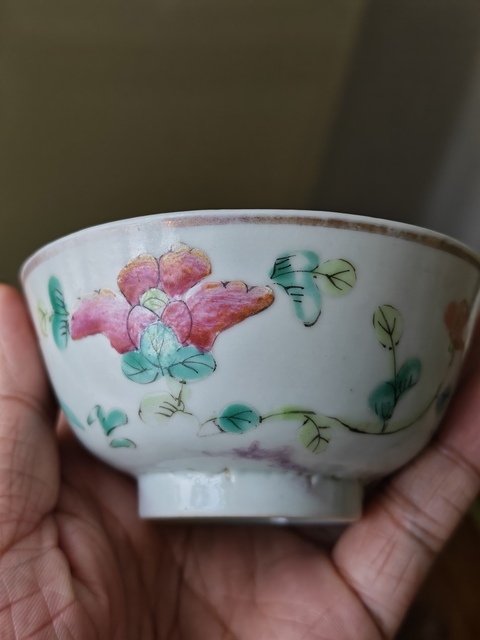 古玩陶瓷一鳴驚人粉彩小碗真品鑒賞圖