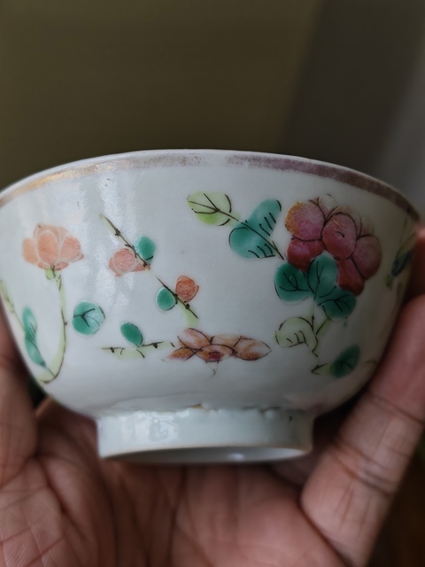 古玩陶瓷一鳴驚人粉彩小碗真品鑒賞圖