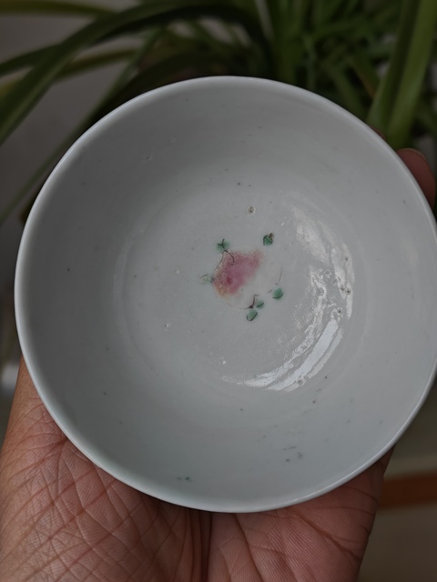 古玩陶瓷一鳴驚人粉彩小碗真品鑒賞圖