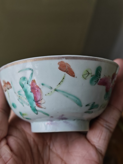 古玩陶瓷一鳴驚人粉彩小碗真品鑒賞圖