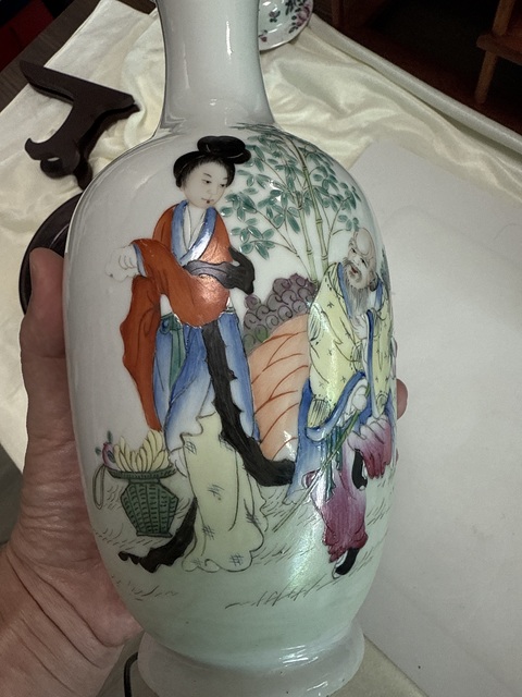 古玩陶瓷粉彩麻姑獻壽圖撇口瓶真品鑒賞圖