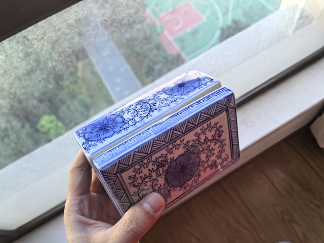 古玩陶瓷花卉紋青花四方蓋盒真品鑒賞圖