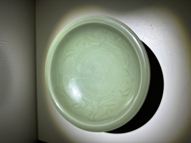 古玩陶瓷龍泉青瓷刻花諸葛碗真品鑒賞圖
