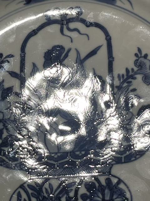 古玩陶瓷清康熙青花提籃盤真品鑒賞圖