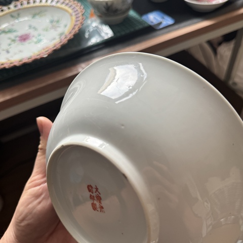 古玩陶瓷民國 松石綠地粉彩花卉紋碗真品鑒賞圖