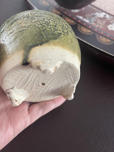 古玩陶瓷綠釉花卉紋三足爐真品鑒賞圖