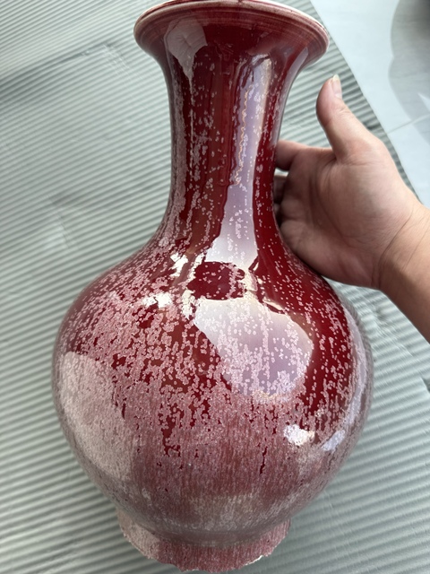 古玩陶瓷郎紅釉撇口瓶真品鑒賞圖