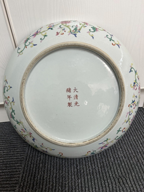 古玩陶瓷粉彩八寶忍冬紋盤真品鑒賞圖