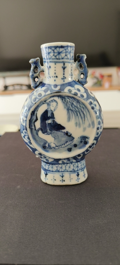 古玩陶瓷仕女紋青花抱月瓶真品鑒賞圖