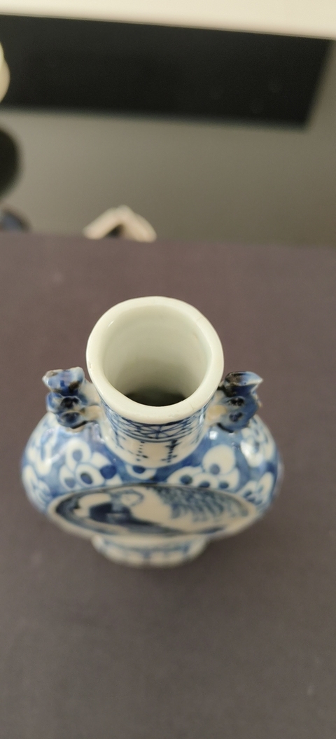 古玩陶瓷仕女紋青花抱月瓶真品鑒賞圖