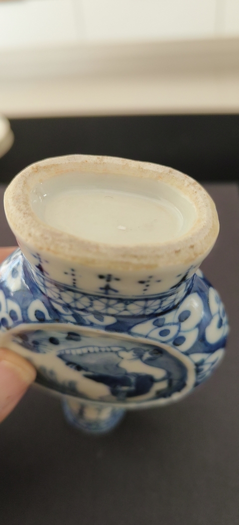 古玩陶瓷仕女紋青花抱月瓶真品鑒賞圖