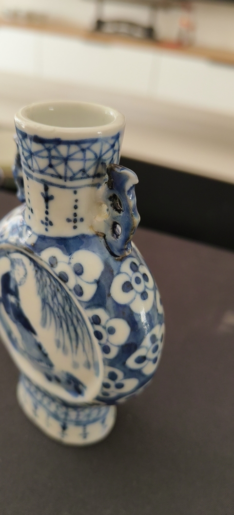 古玩陶瓷仕女紋青花抱月瓶真品鑒賞圖