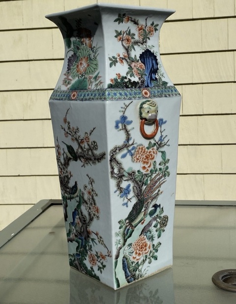 古玩陶瓷五彩花鳥花卉紋獸耳四方瓶真品鑒賞圖