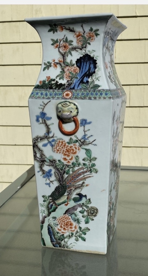 古玩陶瓷五彩花鳥花卉紋獸耳四方瓶真品鑒賞圖