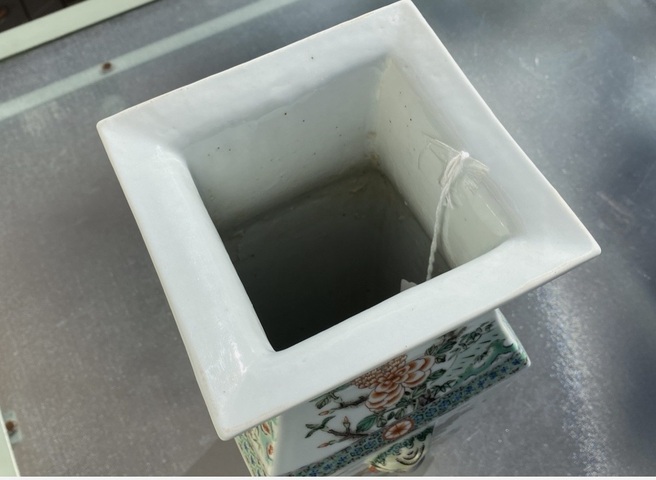 古玩陶瓷五彩花鳥花卉紋獸耳四方瓶真品鑒賞圖