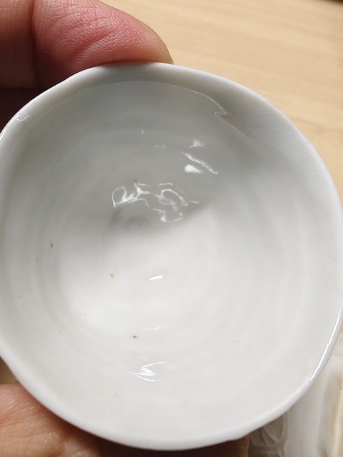 古玩陶瓷白釉印花杯真品鑒賞圖