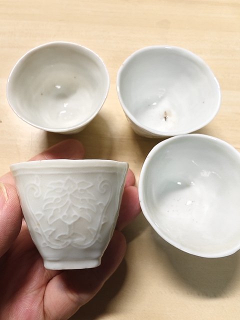 古玩陶瓷白釉印花杯真品鑒賞圖