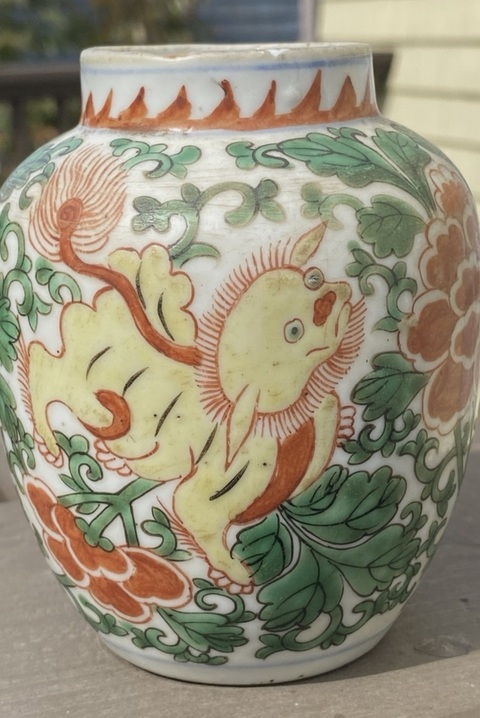 古玩陶瓷五彩獅子穿花圖罐真品鑒賞圖