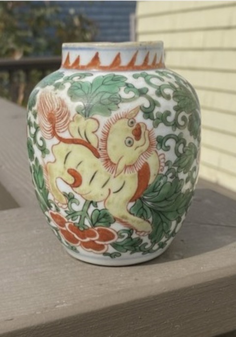 古玩陶瓷五彩獅子穿花圖罐真品鑒賞圖