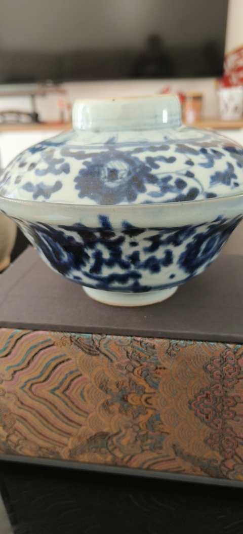 古玩陶瓷花卉紋青花碗真品鑒賞圖