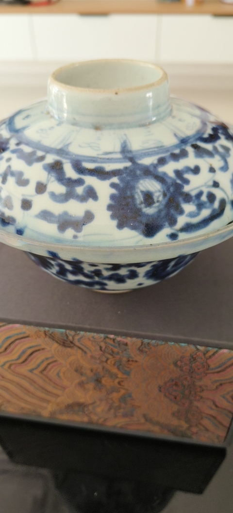 古玩陶瓷花卉紋青花碗真品鑒賞圖