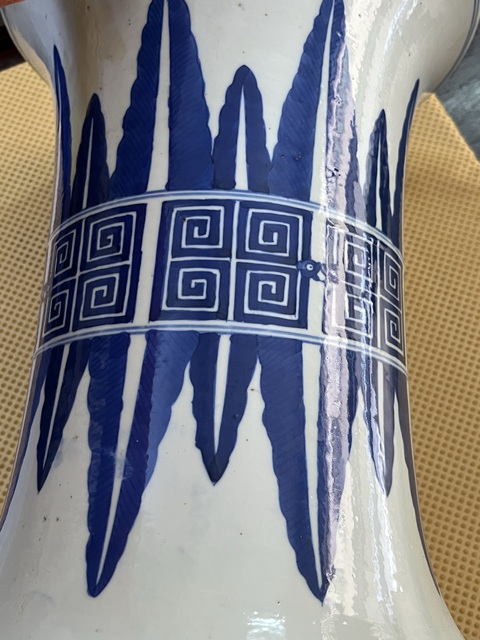 古玩陶瓷蕉葉紋青花束腰花觚真品鑒賞圖