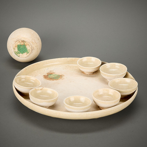 古玩陶瓷鞏縣窯白釉盤口瓶和杯真品鑒賞圖