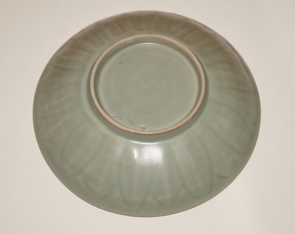 古玩陶瓷龍泉窯青釉盤真品鑒賞圖