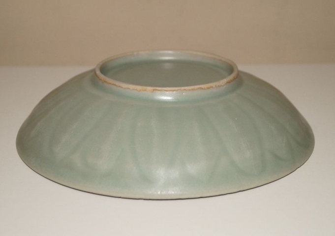 古玩陶瓷龍泉窯青釉盤真品鑒賞圖