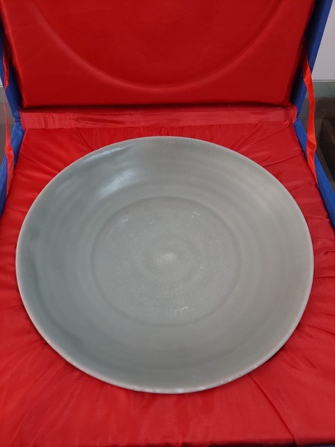 古玩陶瓷龍泉窯青釉盤真品鑒賞圖