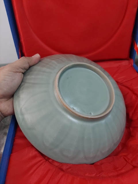 古玩陶瓷龍泉窯青釉盤真品鑒賞圖