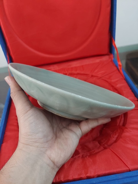 古玩陶瓷龍泉窯青釉盤真品鑒賞圖