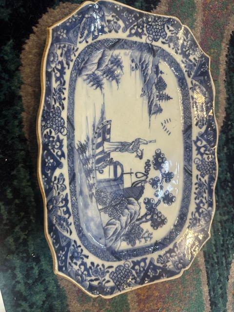 古玩陶瓷人物山水紋青花盤真品鑒賞圖