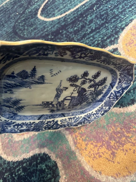 古玩陶瓷人物山水紋青花盤真品鑒賞圖