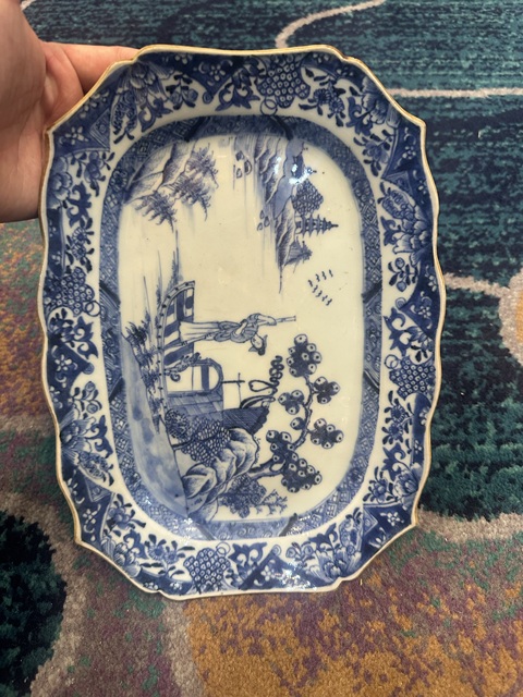 古玩陶瓷人物山水紋青花盤真品鑒賞圖