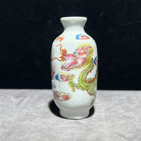 古玩陶瓷粉彩云龍紋鼻煙壺真品鑒賞圖