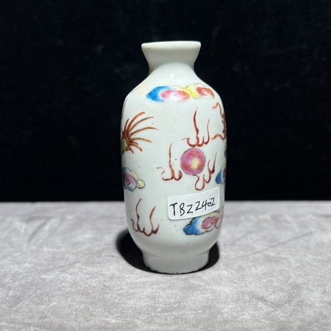 古玩陶瓷粉彩云龍紋鼻煙壺真品鑒賞圖